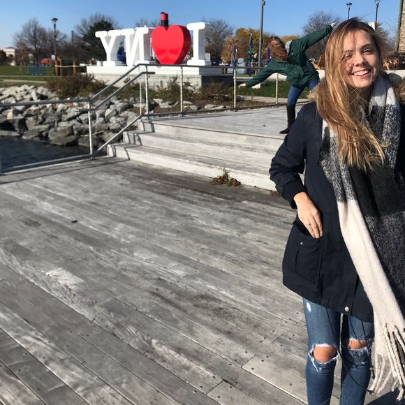 Meet your Posher, Kelly - Picture 3 of 3